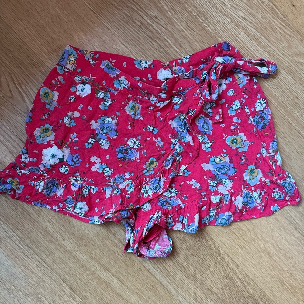 FREE PEOPLE Red Floral Print Flirting Fleurs Ruffle Tie shorts size 4